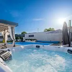 Beauty With Heated Pool And Jacuzzi * 칸파나르