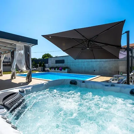 Beauty With Heated Pool And Jacuzzi Kanfanar