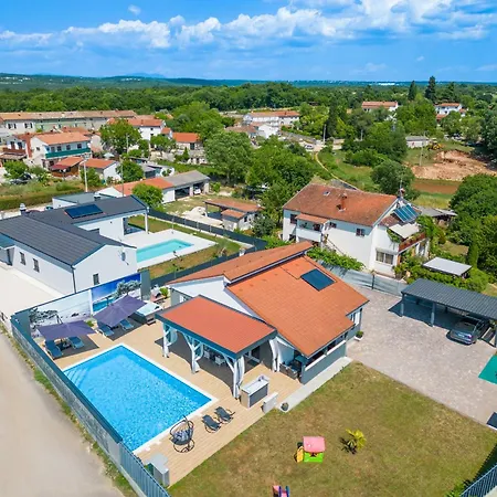 Villa Beauty With Heated Pool And Jacuzzi *