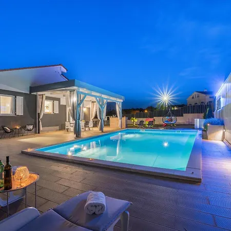 Beauty With Heated Pool And Jacuzzi Kanfanar