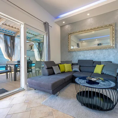 Villa Beauty With Heated Pool And Jacuzzi *