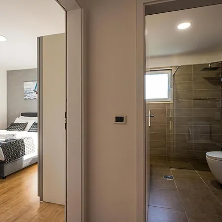 Beauty With Heated Pool And Jacuzzi Villa *