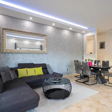 Vila Beauty With Heated Pool And Jacuzzi
