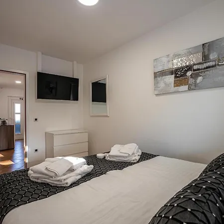 Vila Beauty With Heated Pool And Jacuzzi Kanfanar