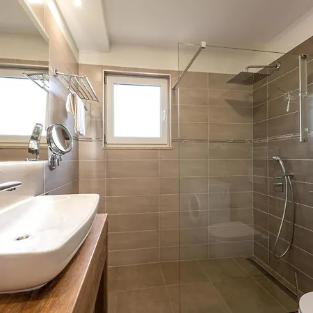 Vila Beauty With Heated Pool And Jacuzzi Kanfanar