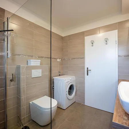 Beauty With Heated Pool And Jacuzzi Vila *