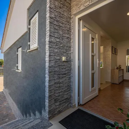 Villa Beauty With Heated Pool And Jacuzzi *