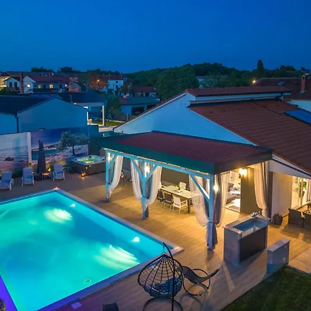 Vila Beauty With Heated Pool And Jacuzzi *
