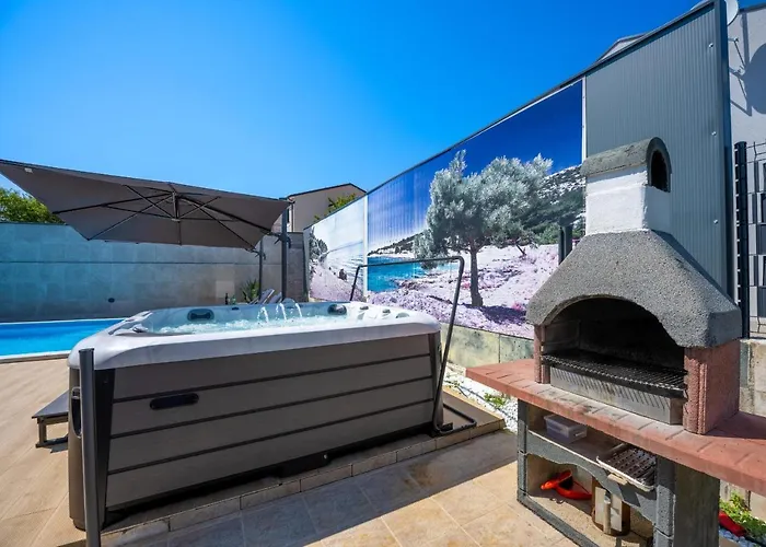Beauty With Heated Pool And Jacuzzi ヴィラ *