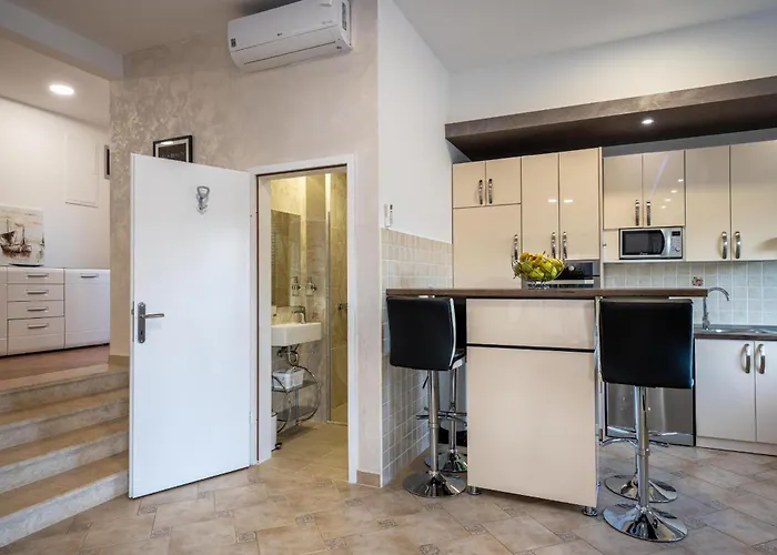 Beauty With Heated Pool And Jacuzzi *