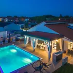 Vila Beauty With Heated Pool And Jacuzzi *