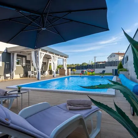 Villa Beauty With Heated Pool And Jacuzzi *